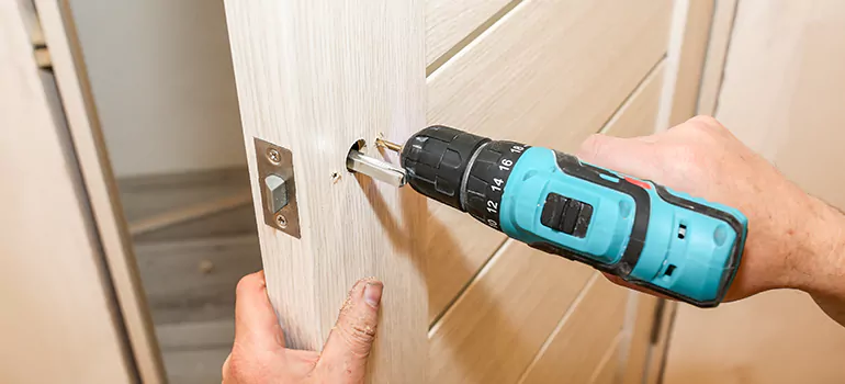 Old Door Knob Repair in Pinecrest, FL